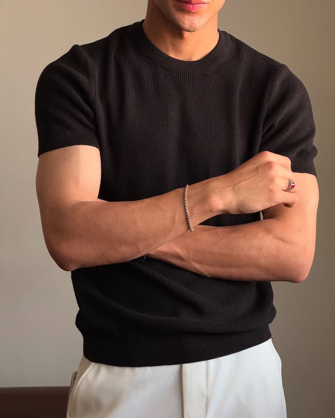 Round Neck Textured Knit T-Shirt – Black